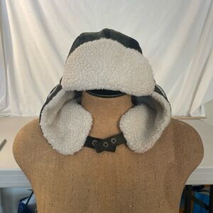 Cozy Kids Aviator Hat with Ear Flaps green & White  under neck snap size XL